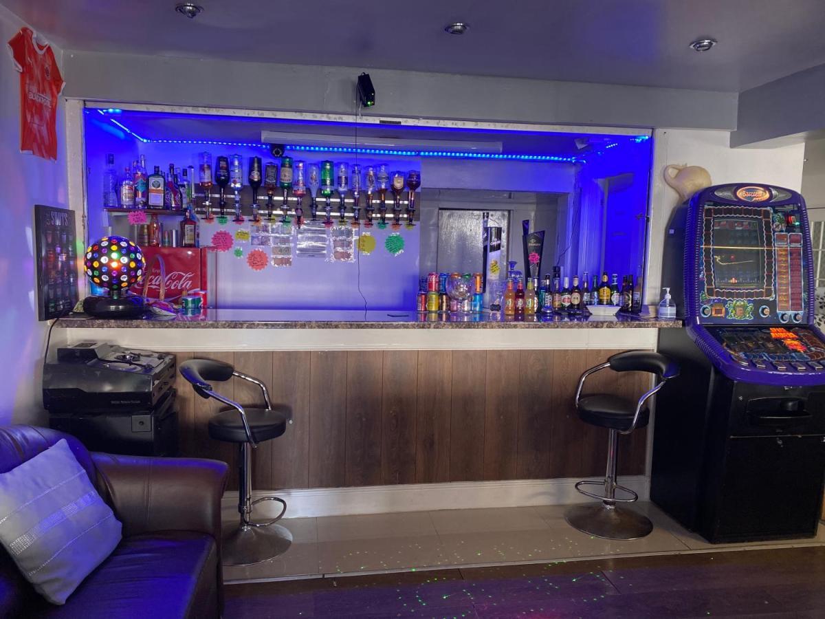 The Woodfield Hotel , Indoor Heated Swimming Pool, Spacious Lounge And Bar — Photos 1